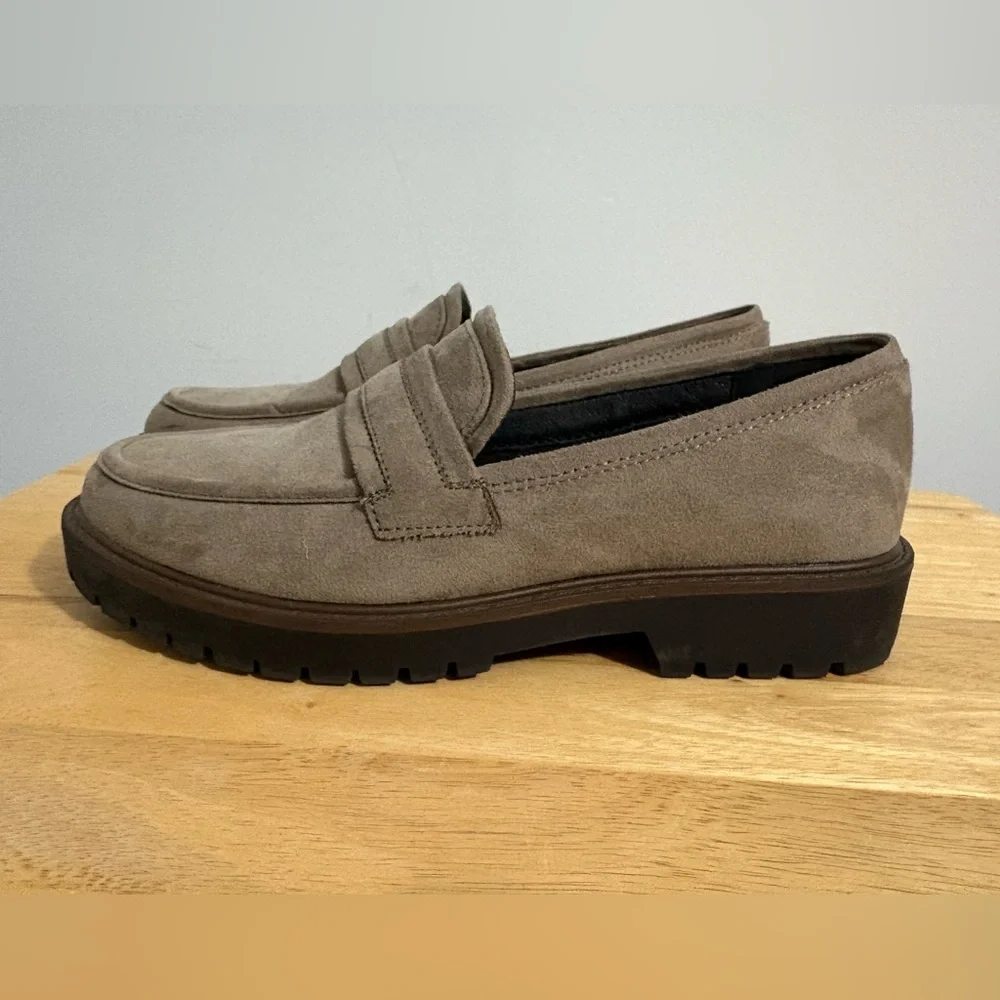 Indigo Rd. Women's Haven Taupe Faux Suede Loafers Size 8 - Picture 2 of 10